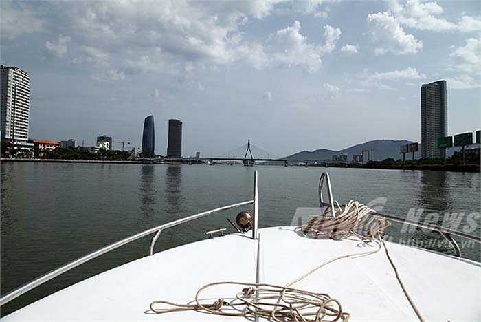 Ngắm nhìn thành phố Đà Nẵng từ sông Hàn
