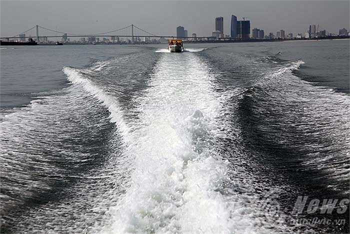 Rẽ nước thẳng tiến ra dãy Hải Vân