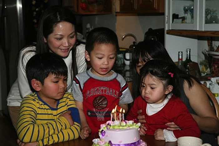 Hiện cô đang tận hưởng cuộc sống viên mãn của người phụ nữ hạnh phúc bên chồng con.