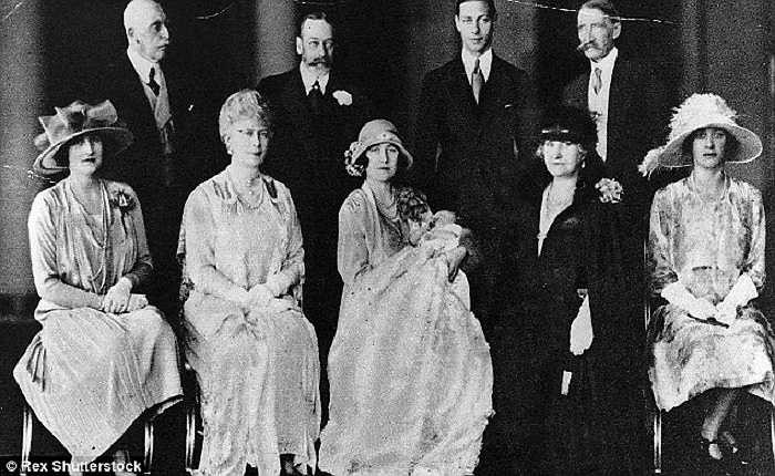 Lễ rửa tội của Công chúa Elizabeth, giờ là Nữ hoàng Elizabeth II, vào ngày 29/5/1926 tại Cung điện Buckingham