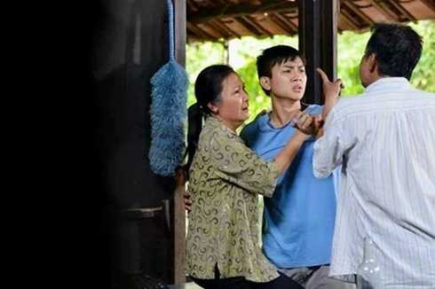 giọt lệ bên sông