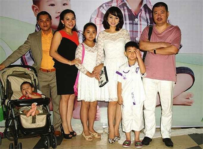 Hiện tại, cô đang có một gia đình hạnh phúc với hai con: một gái và một trai. Mai Thu Huyền còn khiến nhiều người ghen tỵ khi sinh sống tại một ngôi biệt thự xa hoa tại TP.HCM. 