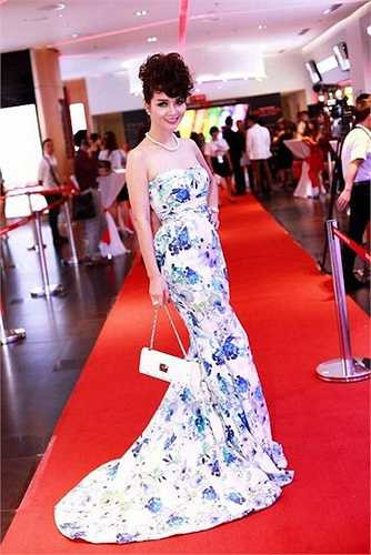 'Những ngọn nến trong đêm' phần 2 là dự án tâm huyết của nữ diễn viên trong nhiều năm. 