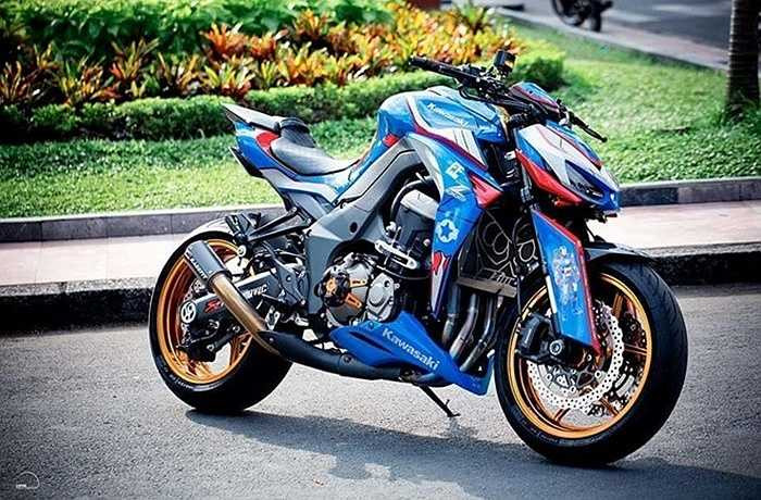 Từ phiên bản Iron Man đỏ-vàng đồng cho đến bản khoác bộ cánh cờ Mỹ đều được những người chơi xe lựa chọn để dán lên dàn vỏ của chiếc xe nguyên bản. 