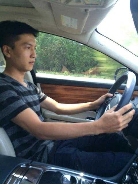 Dương từng khoe hình ảnh lái siêu xe trên facebook