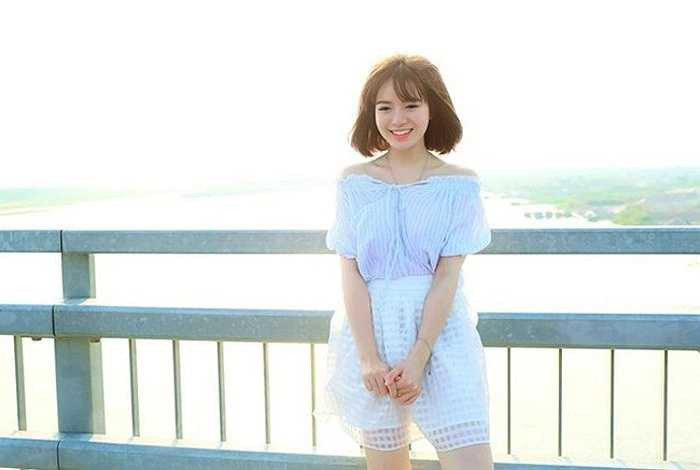 Tóc ngắn cùng 'mái thưa' tạo nên vẻ đẹp cá tính cho Tú Linh 