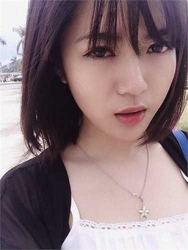 Cận cảnh khuôn mặt đáng yêu của Tú Linh 