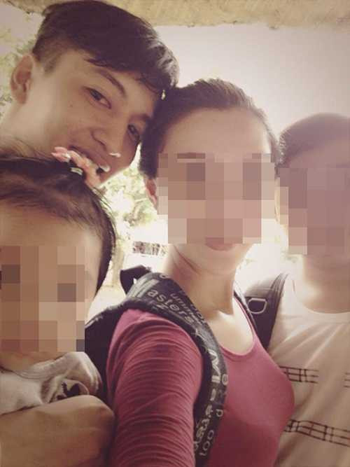 Bức ảnh nghi can chụp ảnh chung với gia đình ông Mỹ