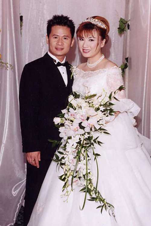 Gia đình nhỏ hiện nay của Thu Phương - Dũng Taylor với 2 con chung và 2 con riêng.