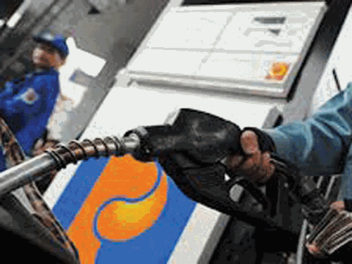 Chuyện 'lại quả' xăng dầu: Mỗi cây xăng lãi hàng chục triệu đồng/ngày