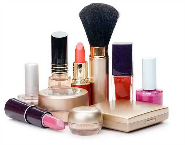 Sản phẩm làm đẹp: Một tin bạn không muốn nghe là một số sản phẩm làm đẹp rất độc hại. Nếu da của bạn hấp thụ hóa chất thường xuyên, hormon có thể bị xáo trộn và điều này có thể là lời mời đến mãn kinh. Vì vậy nên hạn chế sử dụng hoặc dùng biện pháp làm đẹp tự nhiên. 