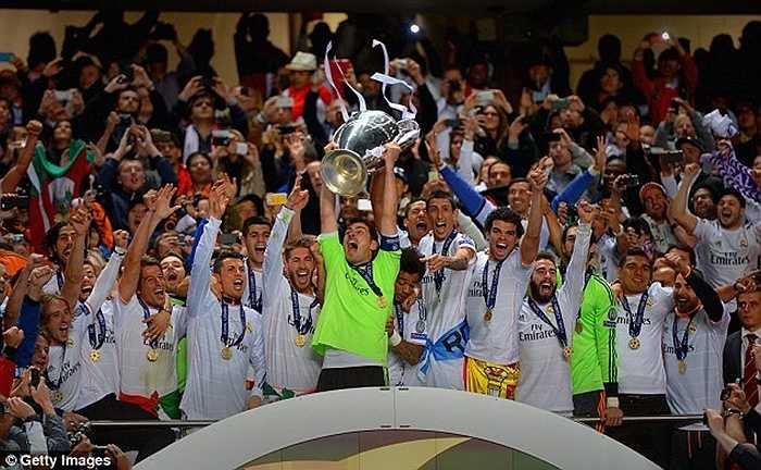 Casillas giương cao chức vô địch Champions League lần thứ 3 năm 2014 vừa rồi