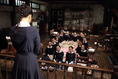 ngôi trường ma quái