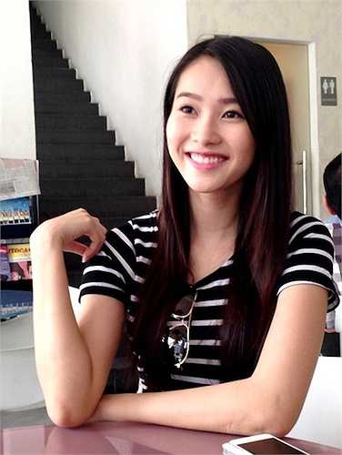Dù có trang điểm hay không, Hoa hậu Đặng Thu Thảo vẫn thu hút người đối diện nhờ vẻ đẹp trong sáng cùng làn da hồng hào. 
