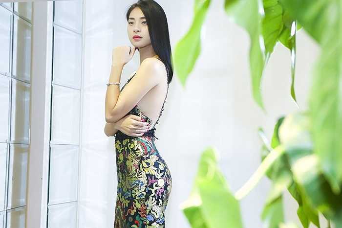 Mỹ nhân 36 tuổi trở nên quyến rũ và gợi cảm hơn nhờ make up. 