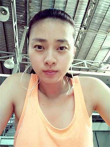 Những dịp đi tập, đi chơi, đi từ thiện… “đả nữ” thường để mặt mộc, hạn chế trang 
