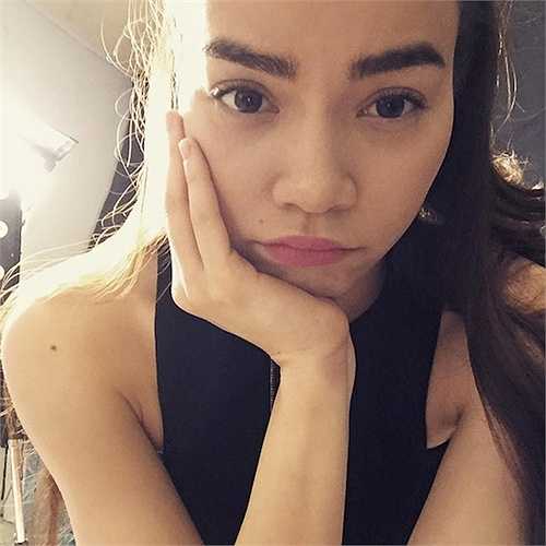 'Nữ hoàng giải trí' Hồ Ngọc Hà thường xuyên chụp ảnh 'tự sướng' khi để mặt mộc. 