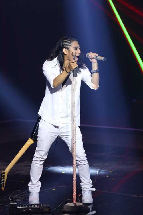 Thái Dương đội Tuấn Hưng mang đến ca khúc 'Sáng tối'.