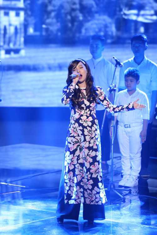 Hạ Vy đội Tuấn Hưng thể hiện 'Hà Nội niềm tin và hy vọng' của cố nhạc sĩ Phan Nhân