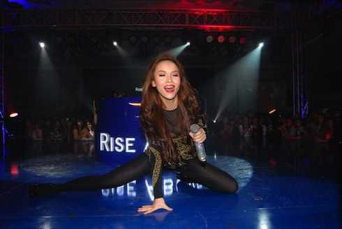 Yến Trang chắc không muốn nhìn lại hình ảnh này của mình