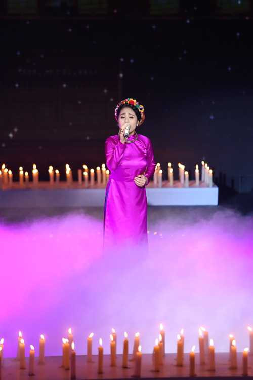 Kiều Anh của đội Thu Phương chọn ca khúc 'Huế thương' của nhạc sĩ An Thuyên để dự thi, cũng là để tưởng nhớ đến ông khi vừa đột ngột qua đời cách đây ít ngày. Kiều Anh được gọi là 'ca nương' nhưng cô thể hiện ca khúc này không thật tình cảm như các 'đàn chị'.