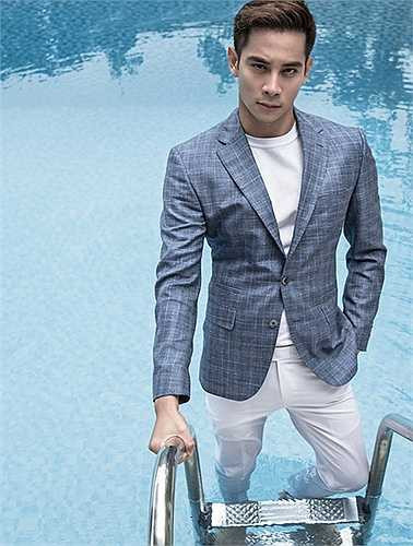 Nếu thời tiết không quá khó chịu và bạn vẫn muốn mặc đẹp theo xu hướng, thì blazer xanh hoặc áo khoác da cũng không phải là lựa chọn tồi