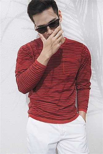 Một chiếc sweatshirt đơn giản màu đỏ hoàn toàn có thể khẳng định những điều trên.