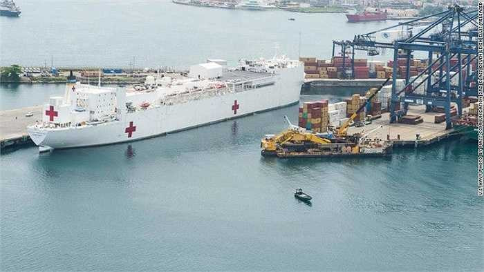 Tàu USNS Comfort được xây dựng từ tàu chở dầu
