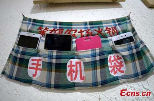 nhà hàng cấm dùng điện thoại