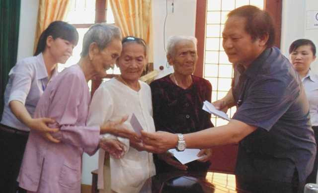 Lãnh đạo Bộ TTTT thăm và tặng quà tại Quảng Bình nhân dịp 27/7