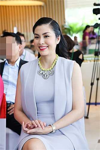 ăng Thanh Hà đã trở thành tâm điểm khi xuất hiện tại một sự kiện được diễn ra ở TP.HCM. Đây là lần đầu tiên 'ngọc nữ' làng điện ảnh Việt xuất hiện trước truyền thông sau khi sinh quý tử đầu lòng.