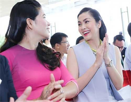  Cô nắm trong tay hai nhà hàng, một cửa hàng thời trang và một công ty truyền thông.