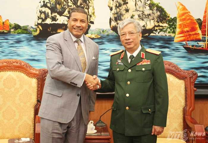 Thượng tướng Nguyễn Chí Vịnh và Ngài Frank A.Rose