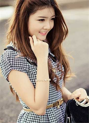 Khi bước vào làng giải trí, Lilly Luta xây dựng hình tượng công chúa với gương mặt tròn, thơ ngây.