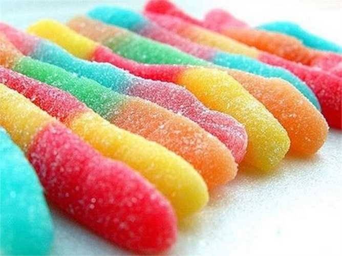 Kẹo dẻo hay chip chip là món ăn mà người lớn và trẻ em rất thích. Tuy nhiên, nhiều công ty sản xuất kẹo đã chế biến các loại kẹo này vô cùng mất vệ sinh.