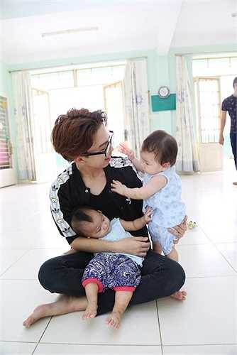 Được biết, sau chuyến đi này, hoa hậu Thu Hoài sẽ còn tiếp tục tổ chức nhiều chương trình từ thiện ý nghĩa khác trong thời gian tới. 