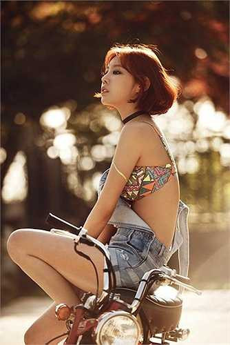 Các thành viên xinh đẹp và nóng bỏng của NineMuse tự tin khoe vóc dáng trong bộ áo tắm 