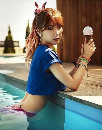 Các thành viên xinh đẹp và nóng bỏng của NineMuse tự tin khoe vóc dáng trong bộ áo tắm 