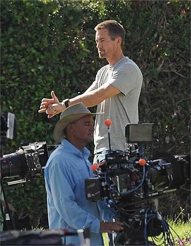 Hai em trai của Paul lần lượt thay nhau đóng thế các cảnh còn lại của 'Fast & Furious 7'.