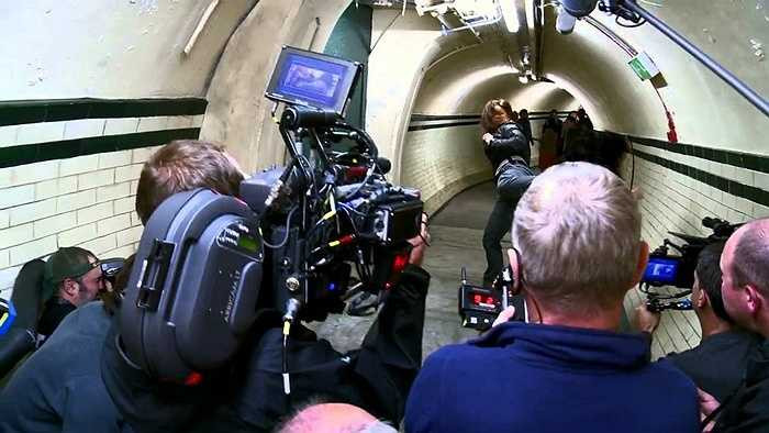 Đằng sau những pha đánh nhau gay cấn...