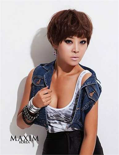 Nữ ca sỹ thừa nhận chuyện dao kéo làm nhan sắc đẹp hơn giúp cô gặp nhiều cơ hội hơn trong sự nghiệp 