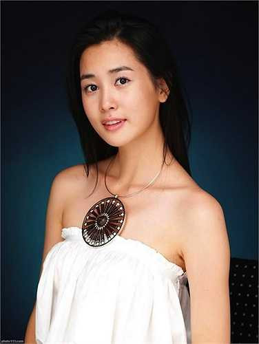 Hồi mới bước chân vào làng giải trí, nữ diễn viên Lee Da Hae có khuôn mặt bầu bĩnh dễ thương, nụ cười tươi rói 