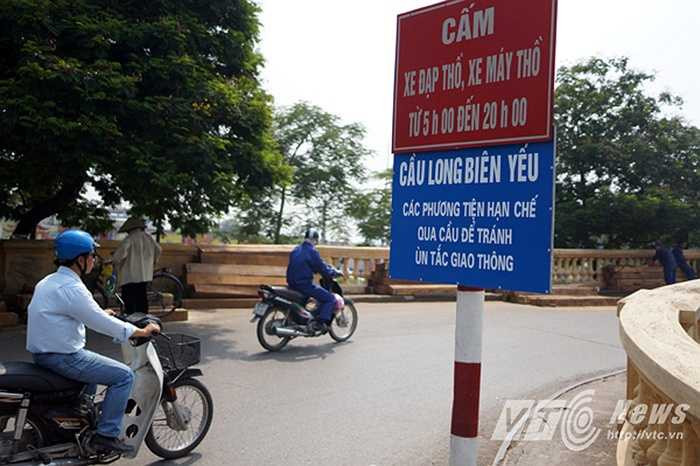 Cầu Long Biên là cây cầu thép đầu tiên bắc qua sông Hồng nối hai quận Hoàn Kiếm với quận Long Biên của Hà Nội, do Pháp xây dựng (1898-1902), đặt tên là cầu Doumer, theo tên của Toàn quyền Đông Dương Paul Doumer.