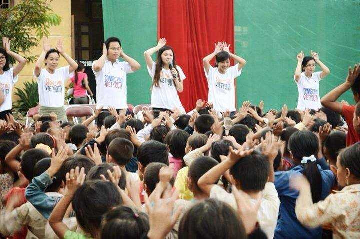 Hoa hậu Kỳ Duyên, Á hậu Tú Anh chạy vì trẻ em nghèo, khuyết tật