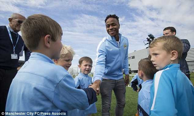 Man City xây tương lai cùng Sterling