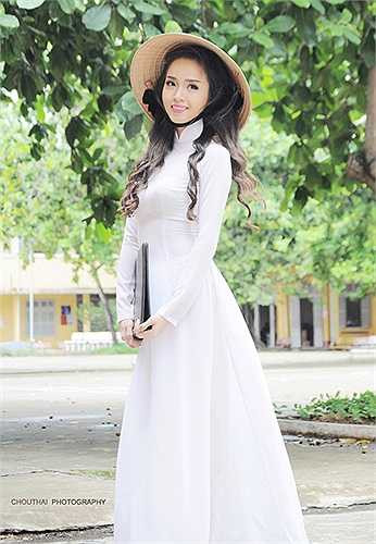 Cô gái này cũng rất vui vẻ, thích đùa và hài hước