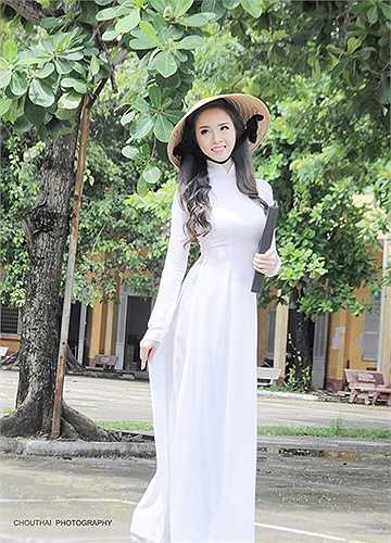 'Tật xấu của em là hay khóc sướt mướt khi xem những bộ phim hoặc những tiểu phẩm có nội dung sâu sắc về tình cảm, con người và đấng sinh thành', Thanh Tú chia sẻ