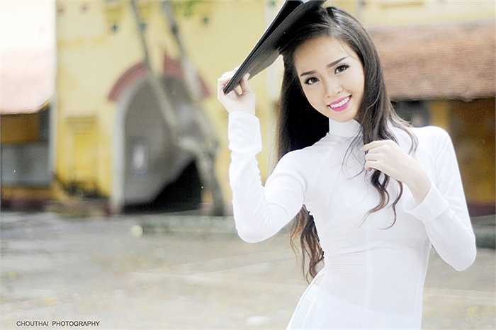 Vũ Thanh Tú quê ở TP Cần Thơ giành giải Hoa khôi Sinh Viên Thanh Lịch Cần Thơ vào tháng 2/2015