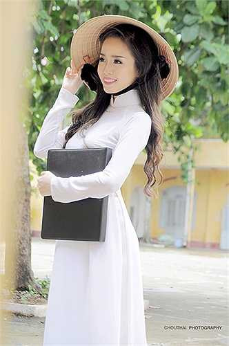 Đôi khi, cô bạn cũng hay buồn vu vơ về một việc gì đó nhưng rồi lại nhanh chóng quên ngay