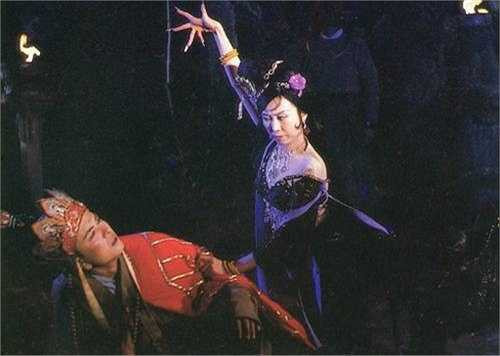 Hắc Hồ Tinh: Hắc Hồ Tinh là một con cáo đen tu luyện trăm năm mà thành. Vốn được coi là một trong số những nhân vật phụ ít đất diễn nhất trong phim nhưng nữ diễn viên Hàn Phụng Hà với kinh nghiệm diễn xuất dày dặn đã khiến Hắc Hồ Tinh trở thành vai diễn khó quên của cô trong lòng khán giả.(Nguồn: Dân Việt)